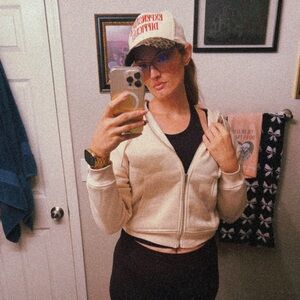 Meet your Posher, Brittney